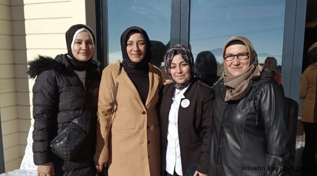 BOLVADİN’DE AK KADINLAR KADINLAR ÇARŞISINI GEZDİ