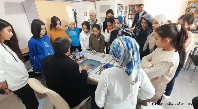 BOLVADİN’DE EBRU SANATINI ÖĞRENİYORLAR