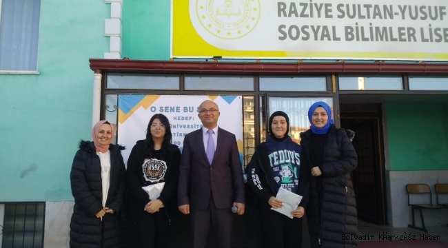 BOLVADİN’DE ÖĞRENCİLER ÖDÜLLENDİRİLDİ