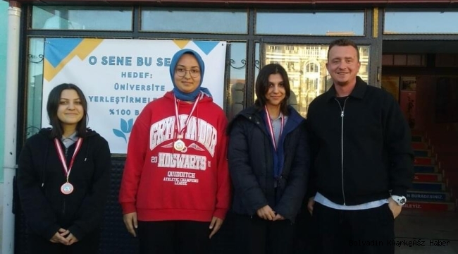 BOLVADİN’DE SANAT ÖDÜLLERİ VERİLDİ