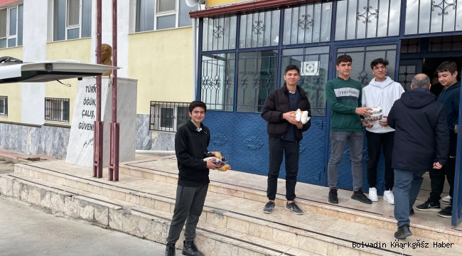 BOLVADİN’DE ÖĞRENCİLERİ YARDIM KOLİSİ HAZIRLADI