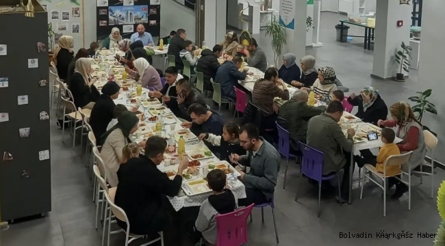 BOLVADİN’DE OKUL PERSONELİNE İFTAR VERİLDİ