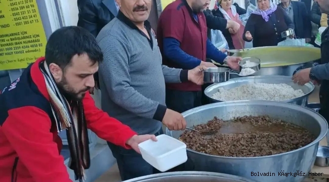 BOLVADİN’DE GÜNLÜK 1000 KİŞİYE İFTAR YEMEĞİ VERİLDİ