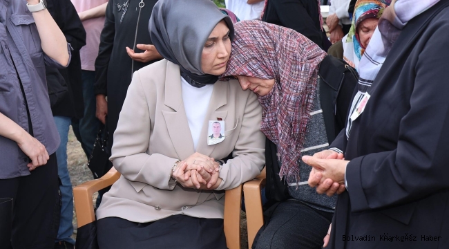 DEVLET ANA YİĞİTBAŞI CENAZE NAMAZINA KATILDI