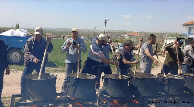 DİŞLİ KASABASINDA YEMEKLER VERİLDİ YAĞMUR DUASI YAPILDI
