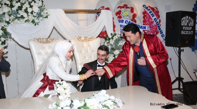 SEVİLEN BAŞKAN BOLVADİN’DE NİKAHLARI BİZZAT KIYIYOR