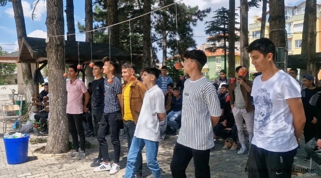 BOLVADİN ANADOLU İMAM HATİP ÖĞRENCİLERE HİZMETTE RAKİP TANIMIYOR