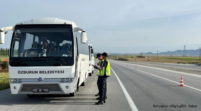 BOLVADİN’DE SERVİS ARAÇLARI DENETLENDİ!