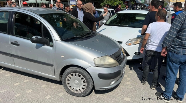 BOLVADİN’DE MADDİ HASARLI TRAFİK KAZASI MEYDANA GELDİ