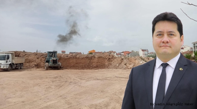 BOLVADİN’DE MOLOZLAR KALDIRILIYOR