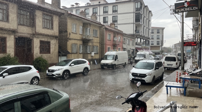 Bolvadin’de Yağmur Yağışı Başladı