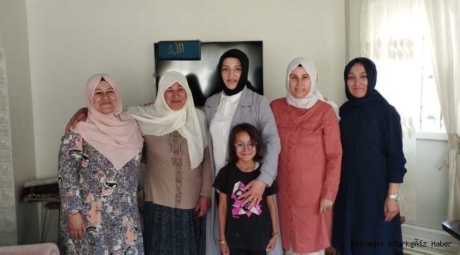 AK Parti Bolvadin’de Hacıları Ziyaret Ediyor