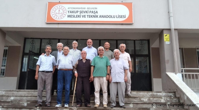 Boldav Mevlüt Özden’e Plaket Takdim Etti