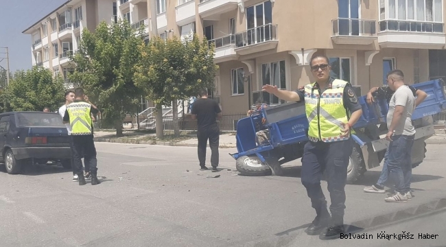 Bolvadin’de Maddi Hasarlı Trafik Kazası Meydana Geldi