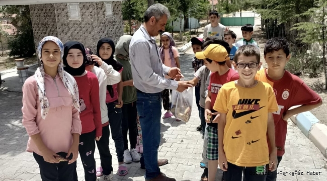 Dipevler Köyü’nde Öğrencilere İkramlara Devam Ediliyor