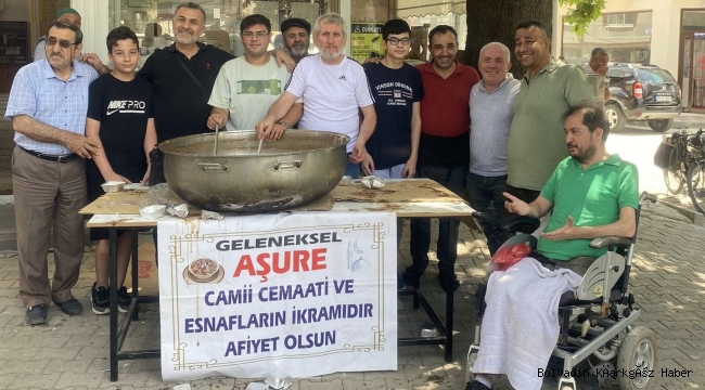 Hacı Mahmut Camii’nde Aşure İkramı Bulunuldu