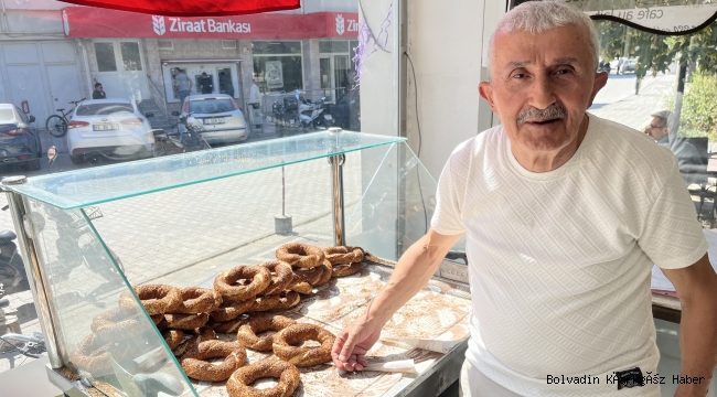 Gültemiz Bolvadin'e Günlük Bin Simit Satıyor!