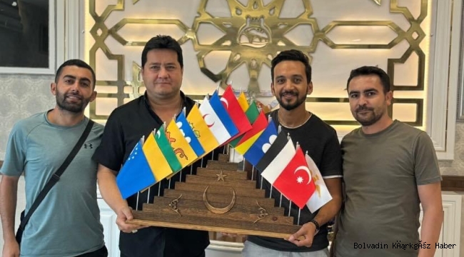 Başkan Aynacı’ya Vatandaşlardan Türk Devletleri Hediyesi