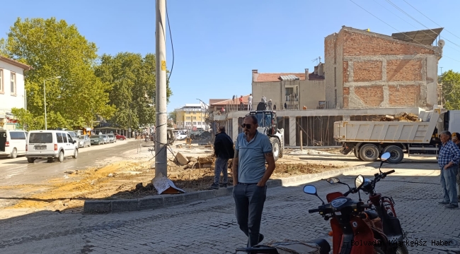 Bolvadin’de Trafik Görüşünü Kapatıyordu! Kaldırıldı!