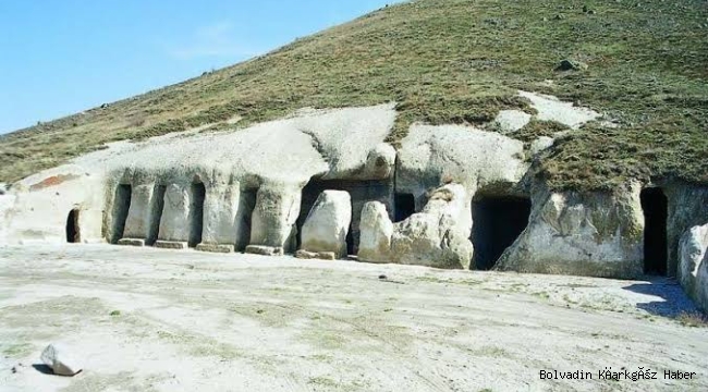 Bolvadin Kemerkaya’da Define Ararlarken Yakalandılar!