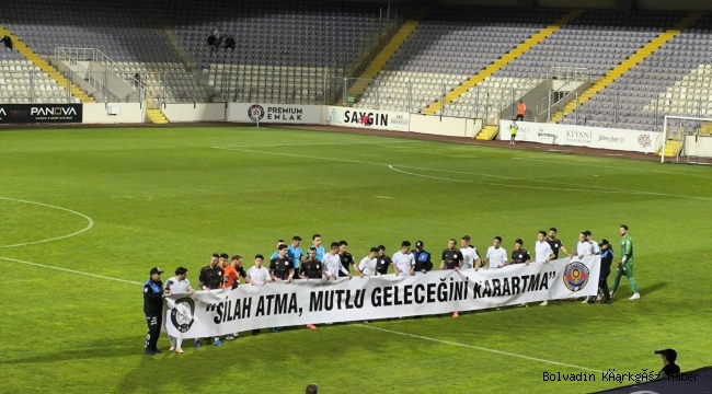 Silah Atma Mutlu Geleceğini Karartma Pankartı Asıldı