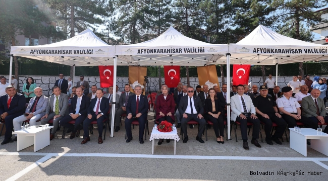 Vali Yiğitbaşı Zili Çaldı Öğrenciler Sınıflara Koştu!