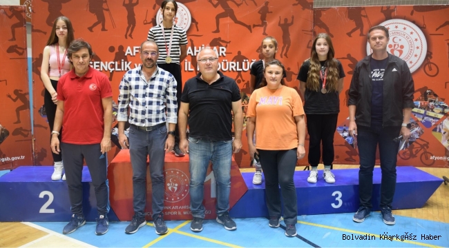 Afyonkarahisar’da İl Gençlik ve Spor Müdürlüğü Başarılı Öğrencileri Ödüllendirdi