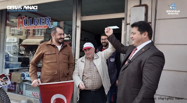 Başkan Aynacı Bolvadin’i Ay Yıldızlı Bayrakla Donattı