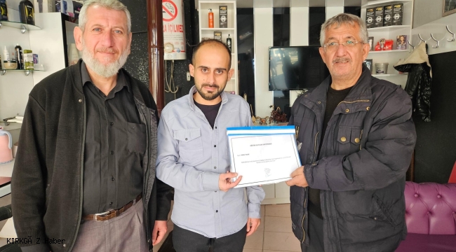 Bolvadin’de Eğitim Alan Berberler Belgelerini Aldılar