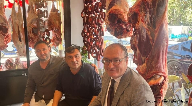 Bolvadin’de Kaymakam Arıkan Esnafı Mutlu Gününde Yalnız Bırakmadı