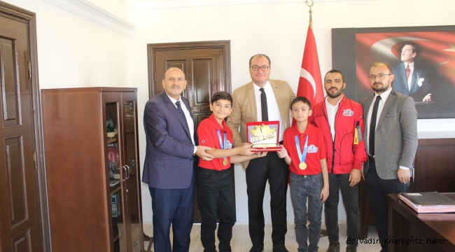 Bolvadin’de Türkiye Birincisini Kaymakam Arıkan Ödüllendirdi