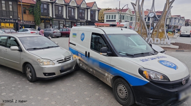 Bolvadin Çarşısında Maddi Hasarlı Trafik Kazası