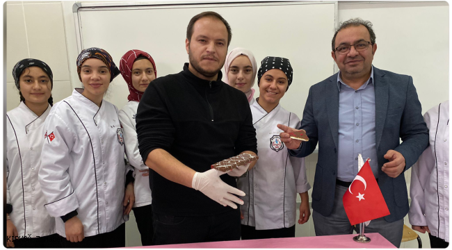 Bolvadin'de Manda Kaymaklı Dubai Çikolatası Üretildi