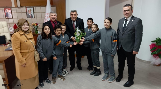 İsabet Okulları Öğrencileri, Afyon İl Milli Eğitim Müdürü Miraç Sünnetci&#039;yi Ziyaret Etti