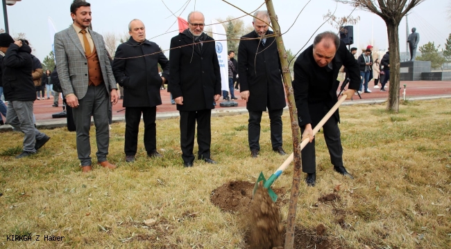 AKÜ'de 1000 Fidan Toprakla Buluştu