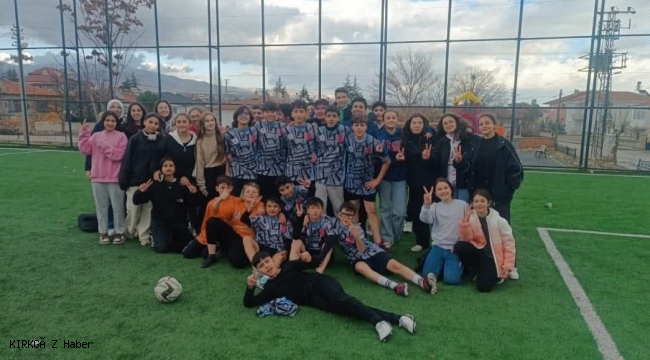Alkasan Ortaokulu, Bolvadin’deki Ortaokullar Arası Futbol Turnuvası’nın Şampiyonu Oldu