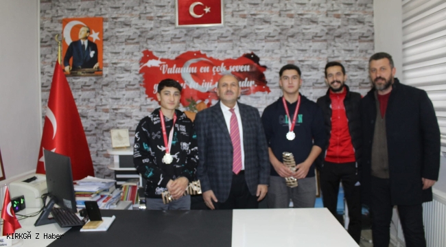 Bolvadin'de Güreşte Büyük Başarı: Şehit Abdülkadir Kocatürk Anadolu Lisesi'nden Örnek Performans