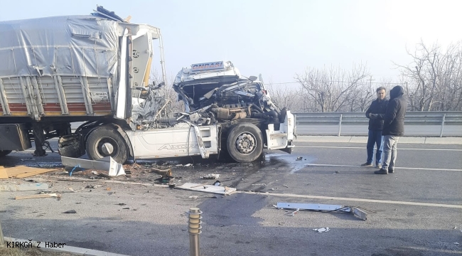 Sultandağı&#039;nda Trafik Kazası: TIR Devrildi, Şoför Yaralandı