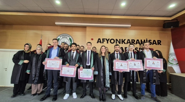 Afyonkarahisar Barosu’nda Yeni Avukatlar Ruhsatlarını Aldı