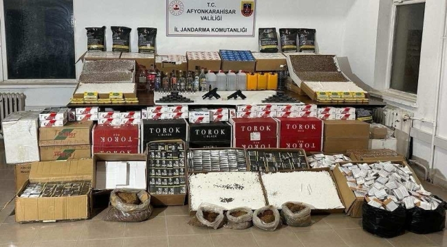 Afyonkarahisar'da Resmen Cephanelik Gibi Yakalandı