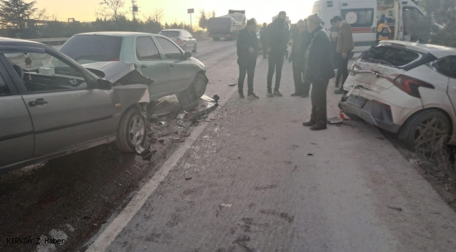 "Afyonkarahisar'da Zincirleme Trafik Kazası: 4 Araç Çarpıştı, Can Kaybı Yok"
