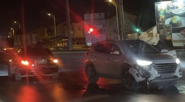 Afyonkarahisar Otogar Kavşağı’nda Maddi Hasarlı Trafik Kazası