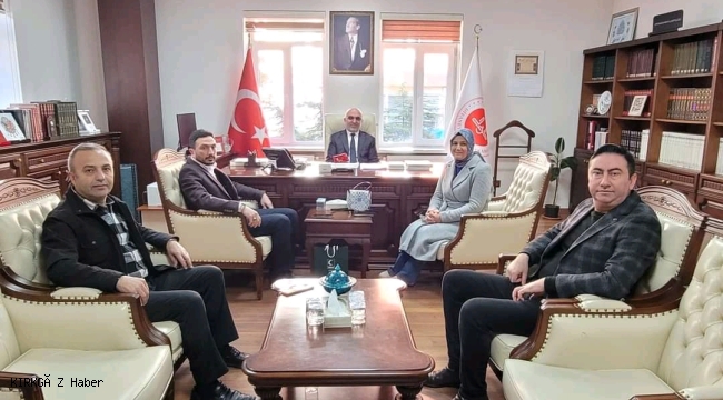 Afyonkarahisar Yeşilay Dernek Başkanı ve Beraberindeki Heyetle Birlikte İl Müftüsünü Ziyaret Etti