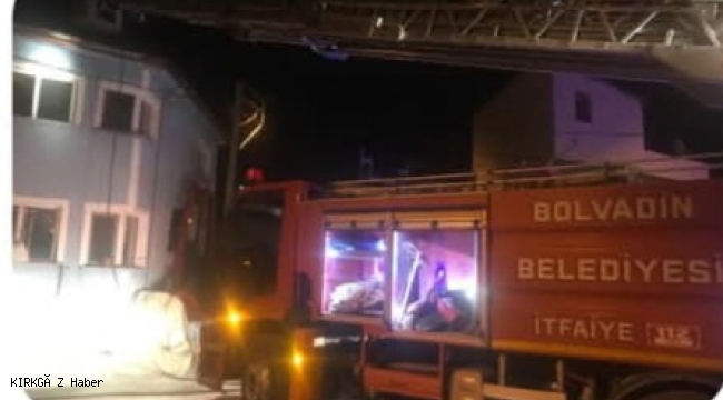 Bolvadin&#039;de Ev Bacasında Çıkan Yangın Kısa Sürede Söndürüldü