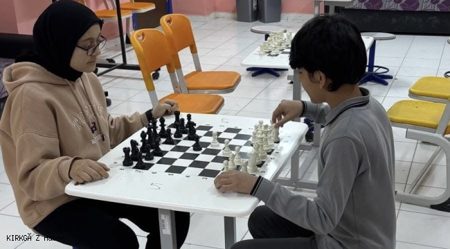 Bolvadin&#039;de Liseler Arası Satranç Turnuvası Tamamlandı