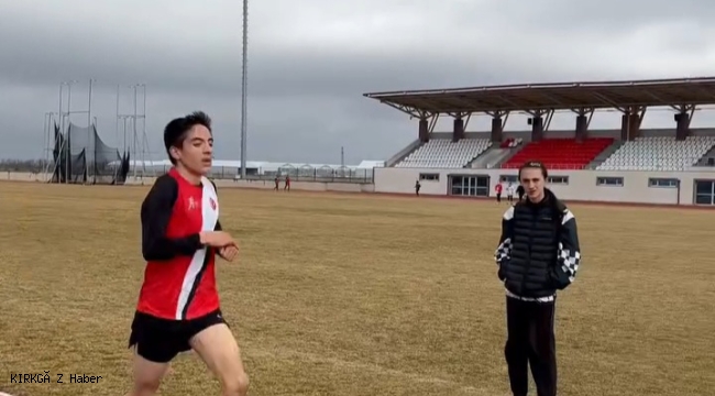 Bolvadinli Yağız Gezgin, Salon Olimpik 1.500 Metrede Afyonkarahisar’da Birinci Oldu