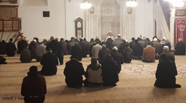 Gençler Üç Ayların İlk Sabah Namazını Kıldırdı