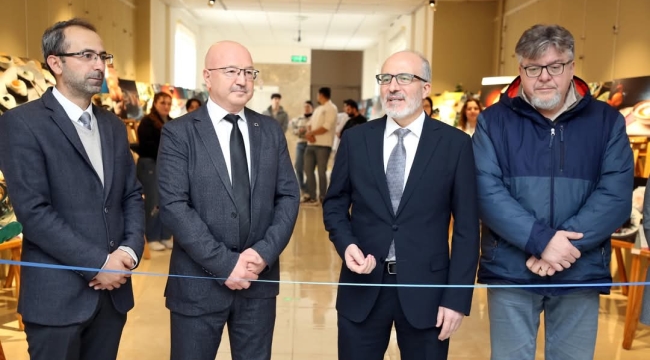 Afyon'da Önce Sergilediler Sonra Sucuk Ekmek Yediler