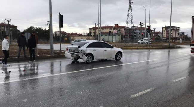 Bolvadin Çevre Yolunda Trafik Kazası: Yetkililerden Sürücülere Uyarı