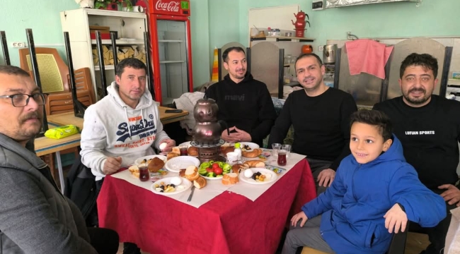Şuhut'ta Rakiplerdi! Kahvaltıda Buluştular